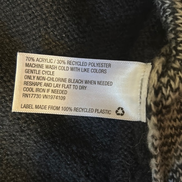 Wild Fable - Houndstooth Black and White Sweater Vest - Size: Medium - Picture 4 of 5